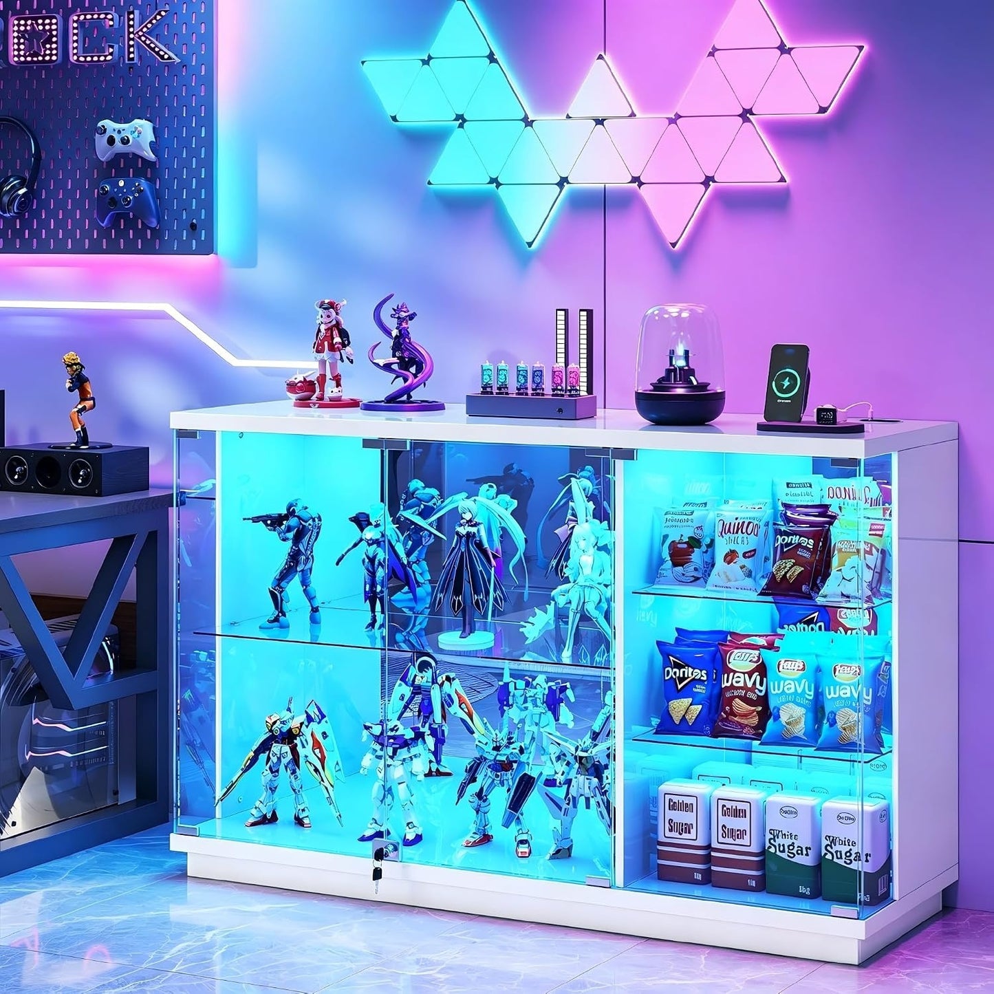 Vitrine blanche en verre avec eclairage LED et detection automatique, meuble decoratif pour salon