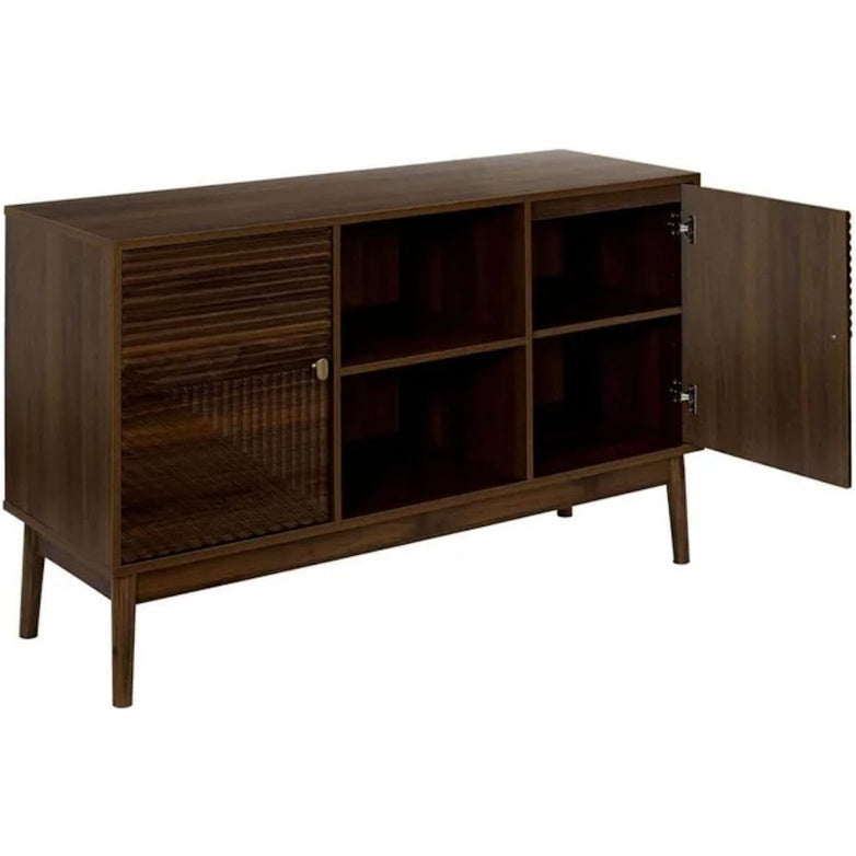 Buffet marron en bois polyvalent avec espaces de rangement, meuble fonctionnel pour salle a manger et interieur chaleureux